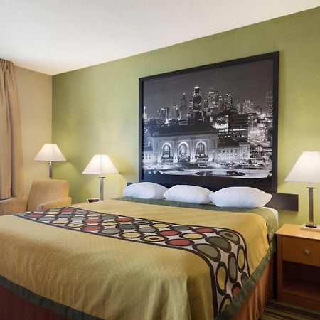 Super 8 By Wyndham Lees Summit Motel Лийс Съмит Екстериор снимка