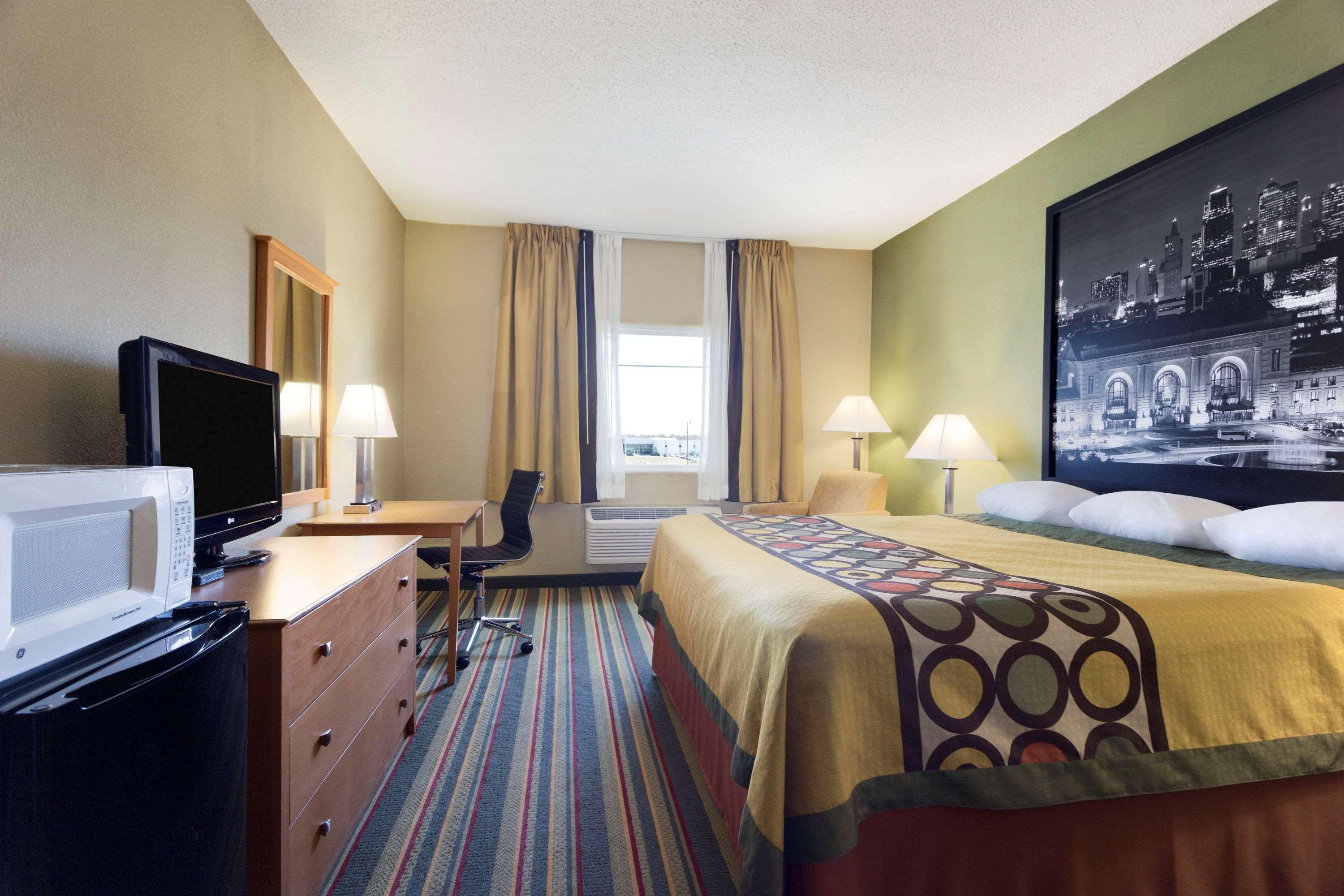 Super 8 By Wyndham Lees Summit Motel Лийс Съмит Екстериор снимка