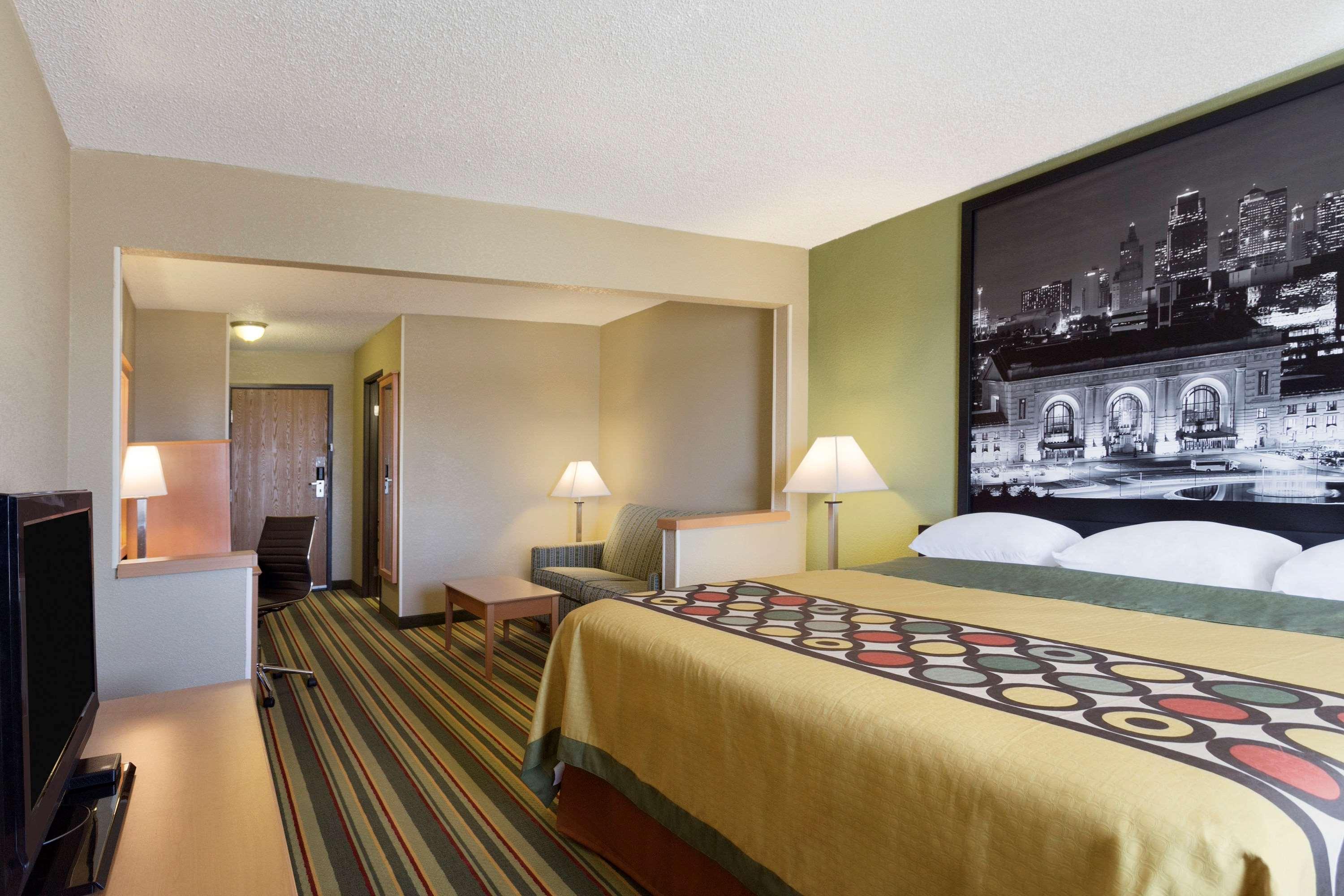 Super 8 By Wyndham Lees Summit Motel Лийс Съмит Екстериор снимка