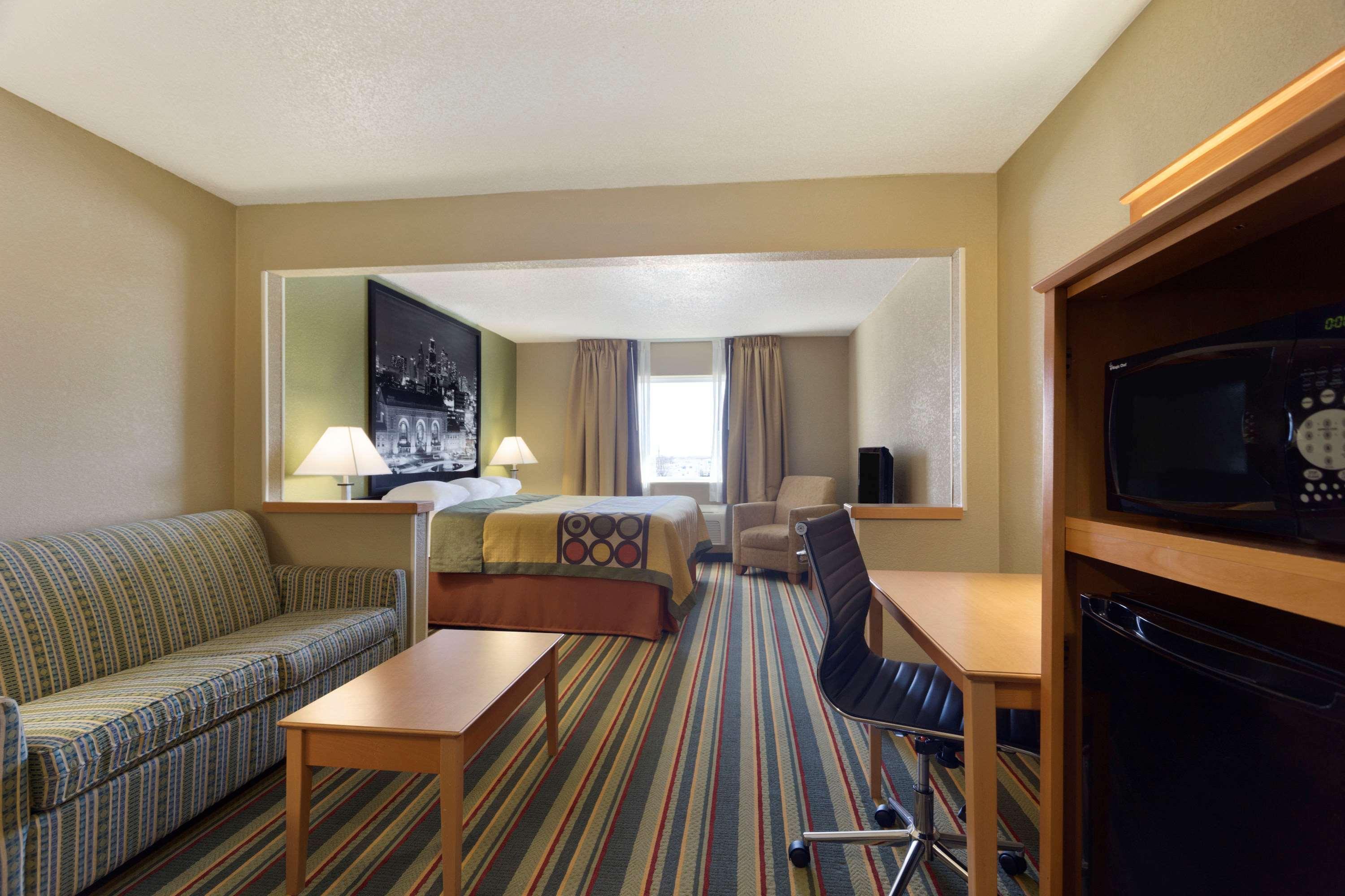 Super 8 By Wyndham Lees Summit Motel Лийс Съмит Екстериор снимка